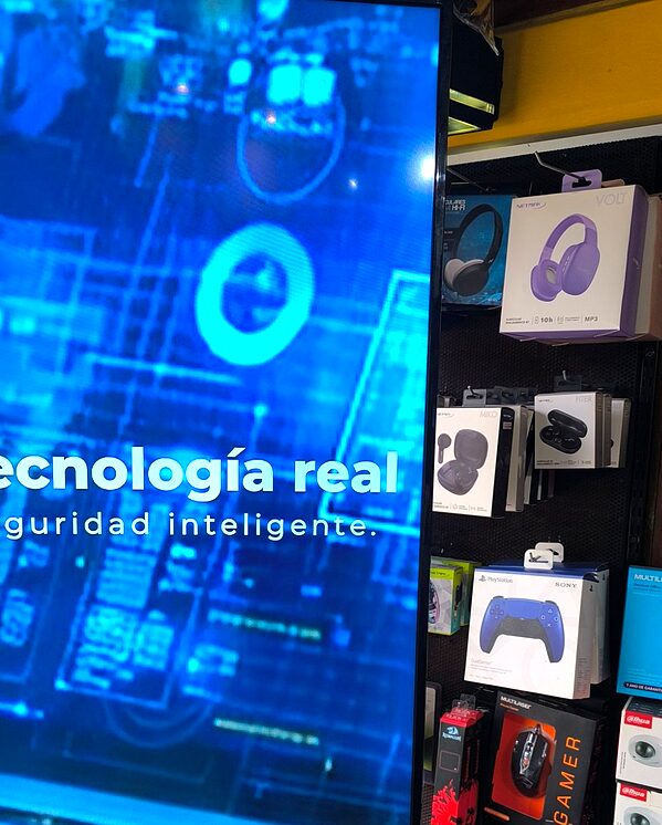 Pantalla AS Sistemas — tecnología real, seguridad inteligente
